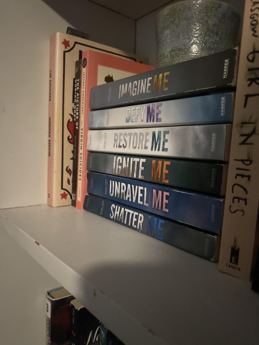 Shatter+Me+series+book+review